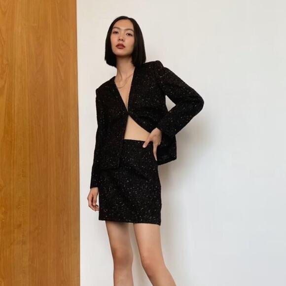 Aritzia Babaton Tretter Blazer Black Tweed Size 8 Gently Used Officewear - Picture 3 of 8